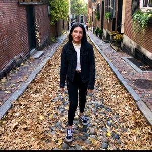 Meet your Posher, Kaela